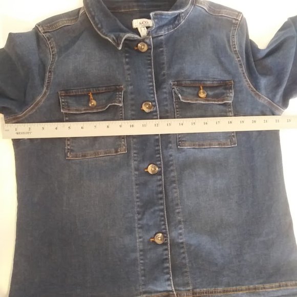 Denim & Company women's size M medium wash jean jacket - Picture 8 of 14
